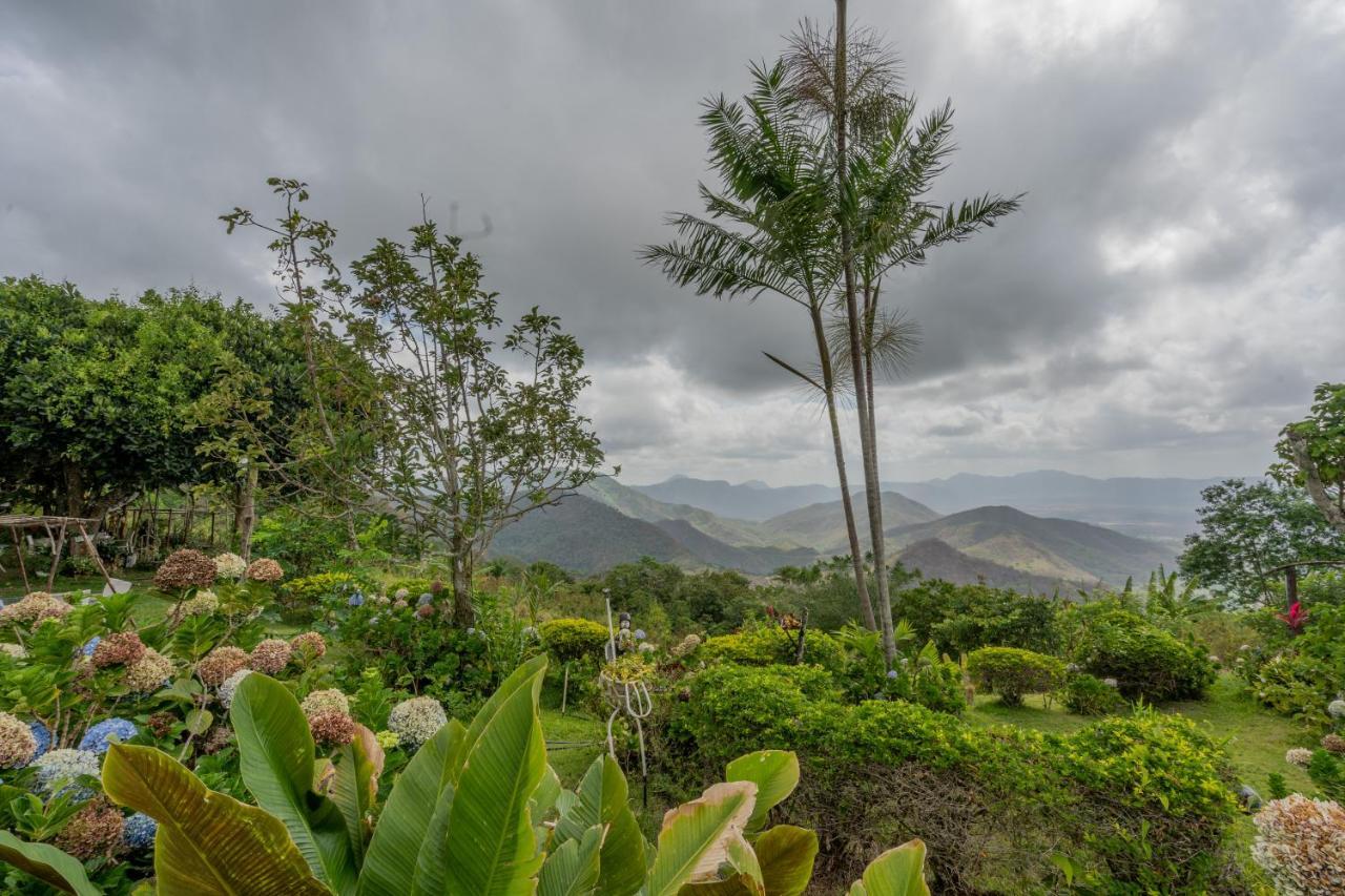 Pousada Le Monte Cristo Hotel กวารามีรันกา ภายนอก รูปภาพ